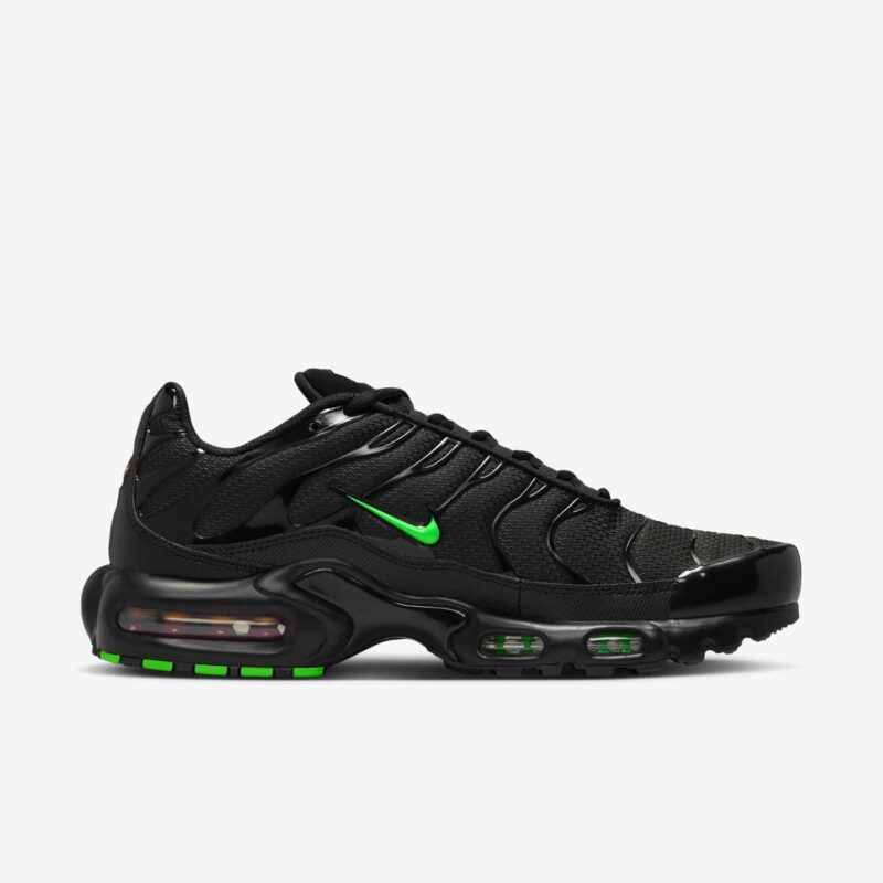 abd54a55a4b0b360d5d7226e269cc641_1745872211.jpg Nike Air Max Plus - Green Strike